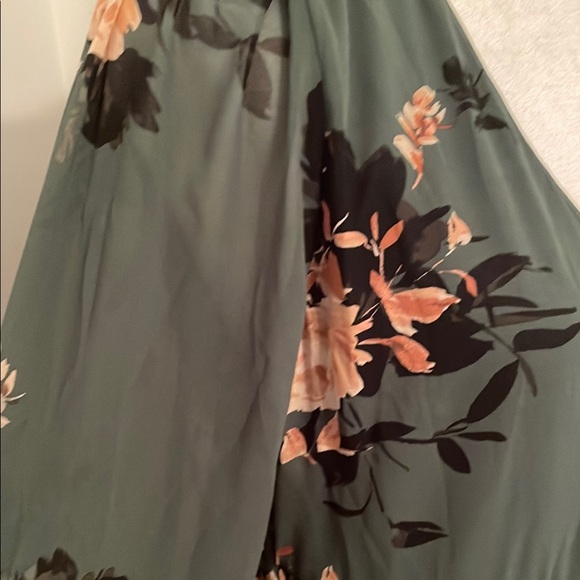 Floral Maxi Dress in Green - Picture 2 of 4